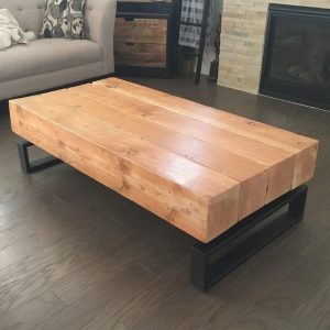 mesa central de diseño y madera maciza